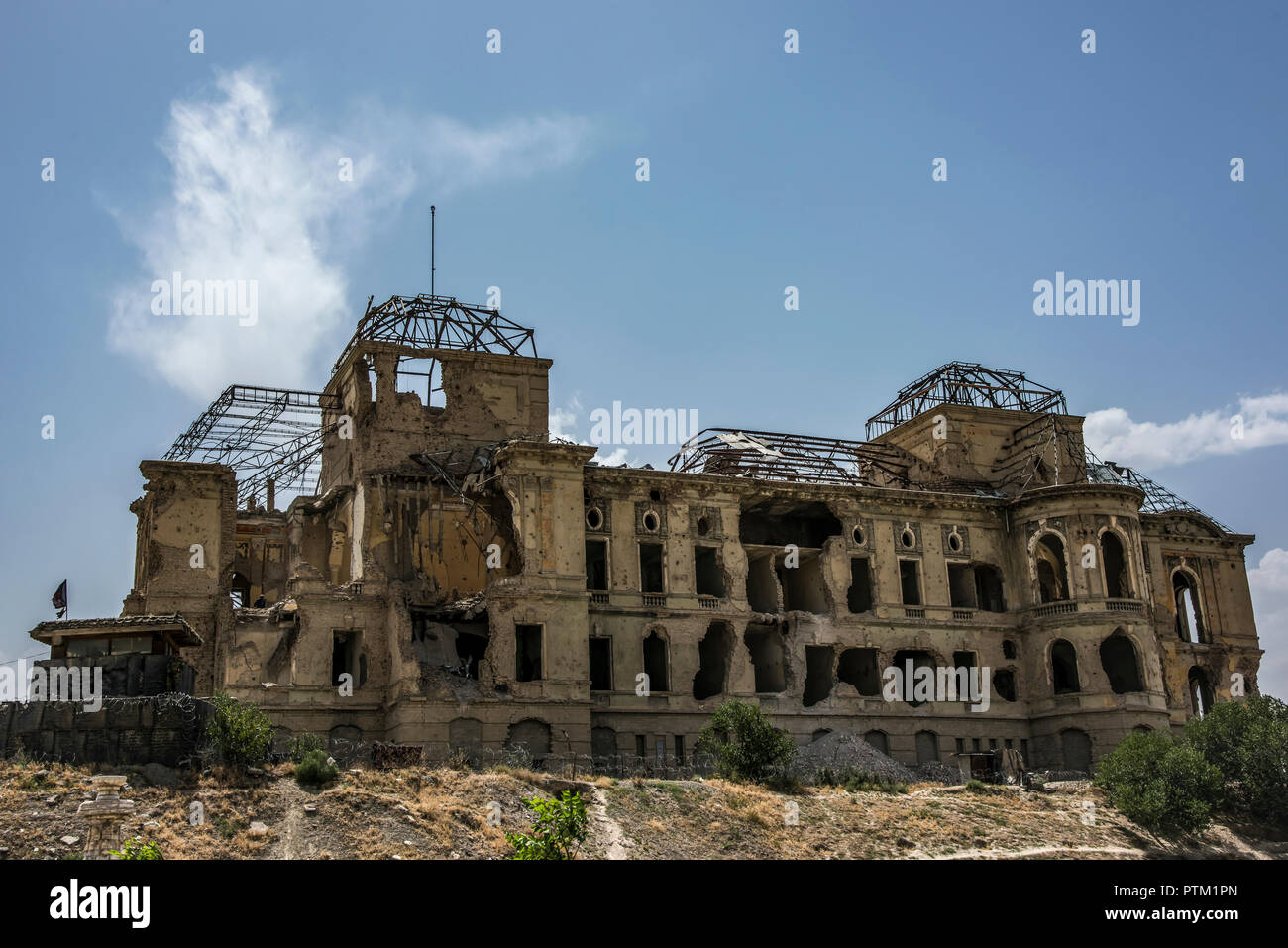 Die zerstörten Ruinen der alten königlichen Palast oder Darul Aman Palast in Kabul in Afghanistan. Stockfoto