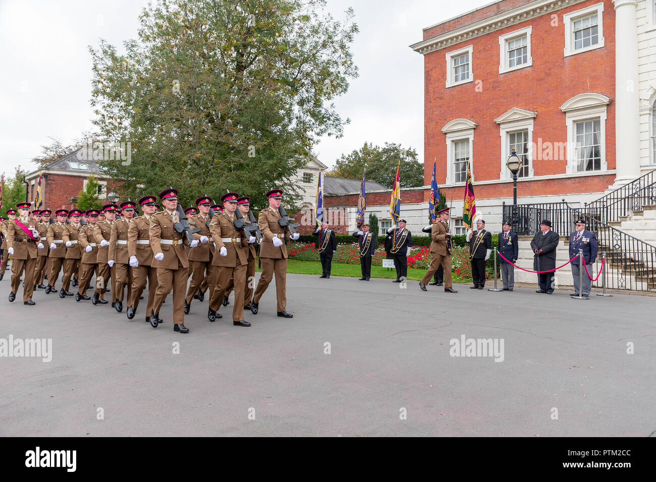 Freitag, 5. Oktober, die 1 Bataillon des Herzogs von Lancaster's Regiment ausgeübt ihr Recht als Ehrenbürgern der Gemeinde durch die Parade durch die Kriegführenden Stockfoto