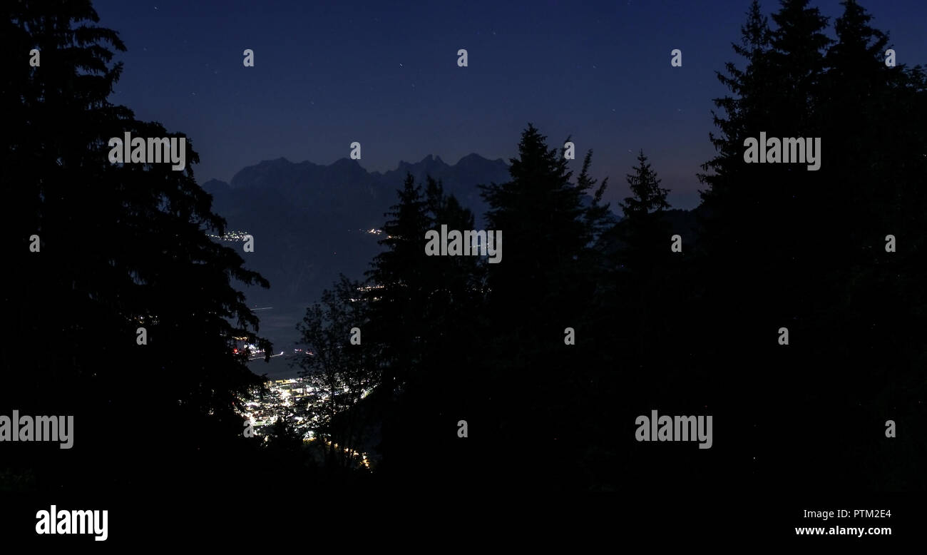 Nächtliche alpine Landschaft Stockfoto