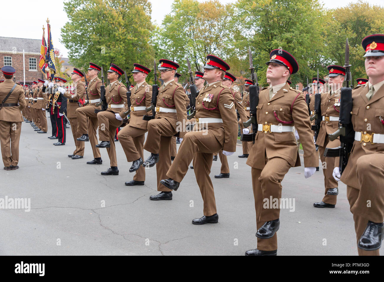 Freitag, 5. Oktober, die 1 Bataillon des Herzogs von Lancaster's Regiment ausgeübt ihr Recht als Ehrenbürgern der Gemeinde durch die Parade durch die Kriegführenden Stockfoto