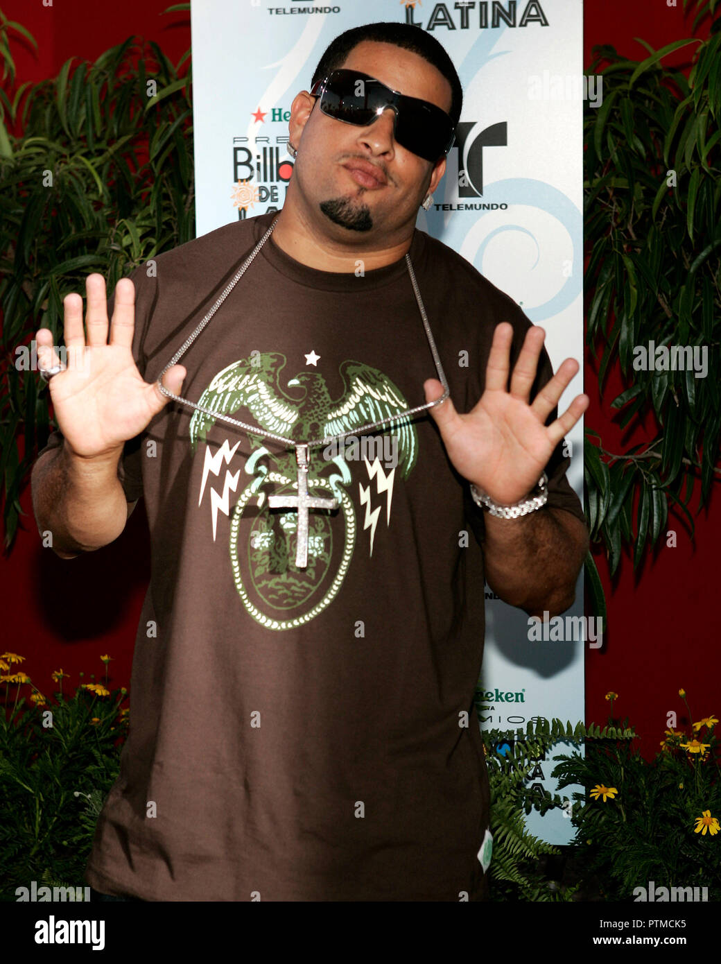 Juilo Voltio kommt auf den roten Teppich für den Latin Billboard Awards 2006 am Seminole Hard Rock Hotel und Kasino in Hollywood, Florida am 27. April 2006. Stockfoto