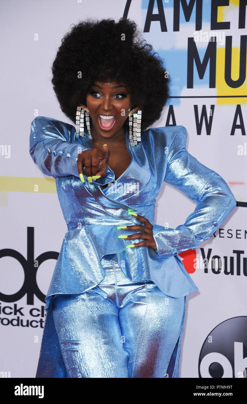 Amara La Negra in der Ankunftshalle für American Music Awards 2018 - Ankunft 2, Microsoft Theatre, Los Angeles, CA 9. Oktober 2018. Foto von: Elizabeth Goodenough/Everett Collection Stockfoto