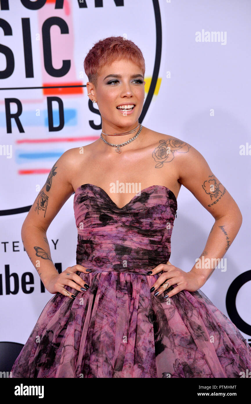 Los Angeles, USA. 9. Okt. 2018. LOS ANGELES, Ca. Oktober 09, 2018: Halsey bei den American Music Awards 2018, die in den Microsoft Theater LA Live. Bild: Paul Smith/Featureflash Credit: Paul Smith/Alamy leben Nachrichten Stockfoto