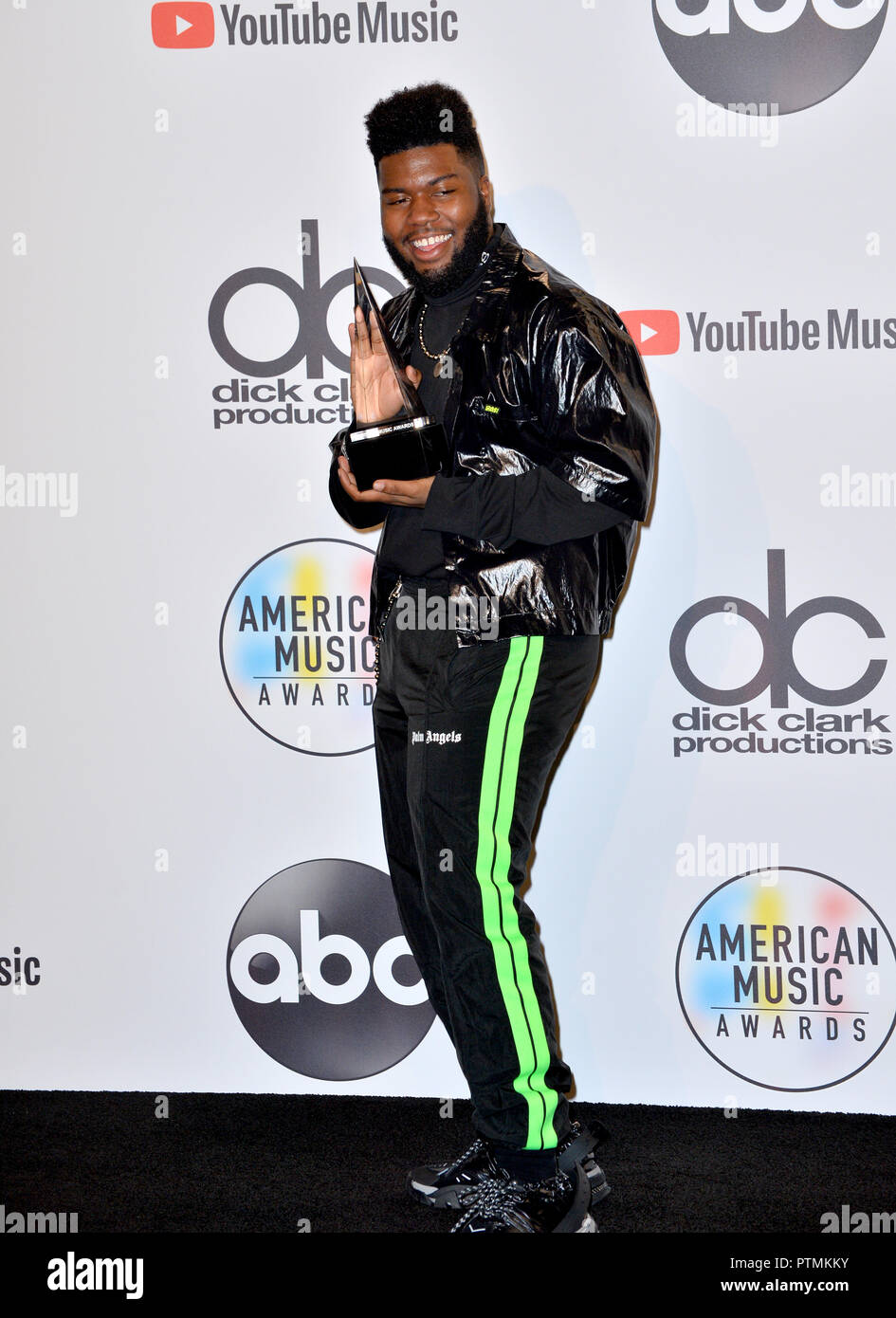 Los Angeles, USA. 9. Okt. 2018. LOS ANGELES, Ca. Oktober 09, 2018: Khalid bei den American Music Awards 2018, die in den Microsoft Theater LA Live. Bild: Paul Smith/Featureflash Credit: Paul Smith/Alamy leben Nachrichten Stockfoto
