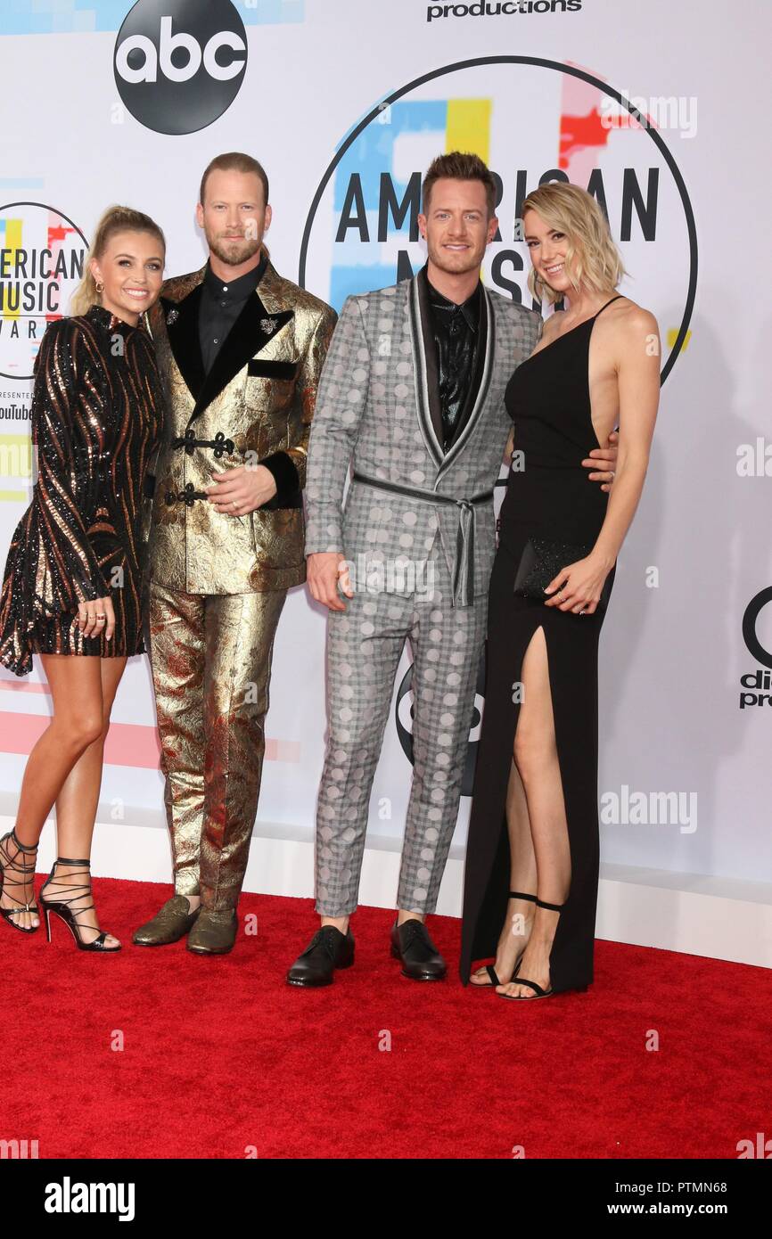 Brittney Marie Cole, Brian Kelley, Tyler Hubbard, Hayley Hubbard in der Ankunftshalle für American Music Awards 2018 - Ankunft 1, Microsoft Theatre, Los Angeles, CA 9. Oktober 2018. Foto von: Priscilla Grant/Everett Collection Stockfoto