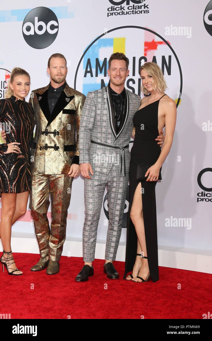 Brittney Marie Cole, Brian Kelley, Tyler Hubbard, Hayley Hubbard in der Ankunftshalle für American Music Awards 2018 - Ankunft 1, Microsoft Theatre, Los Angeles, CA 9. Oktober 2018. Foto von: Priscilla Grant/Everett Collection Stockfoto