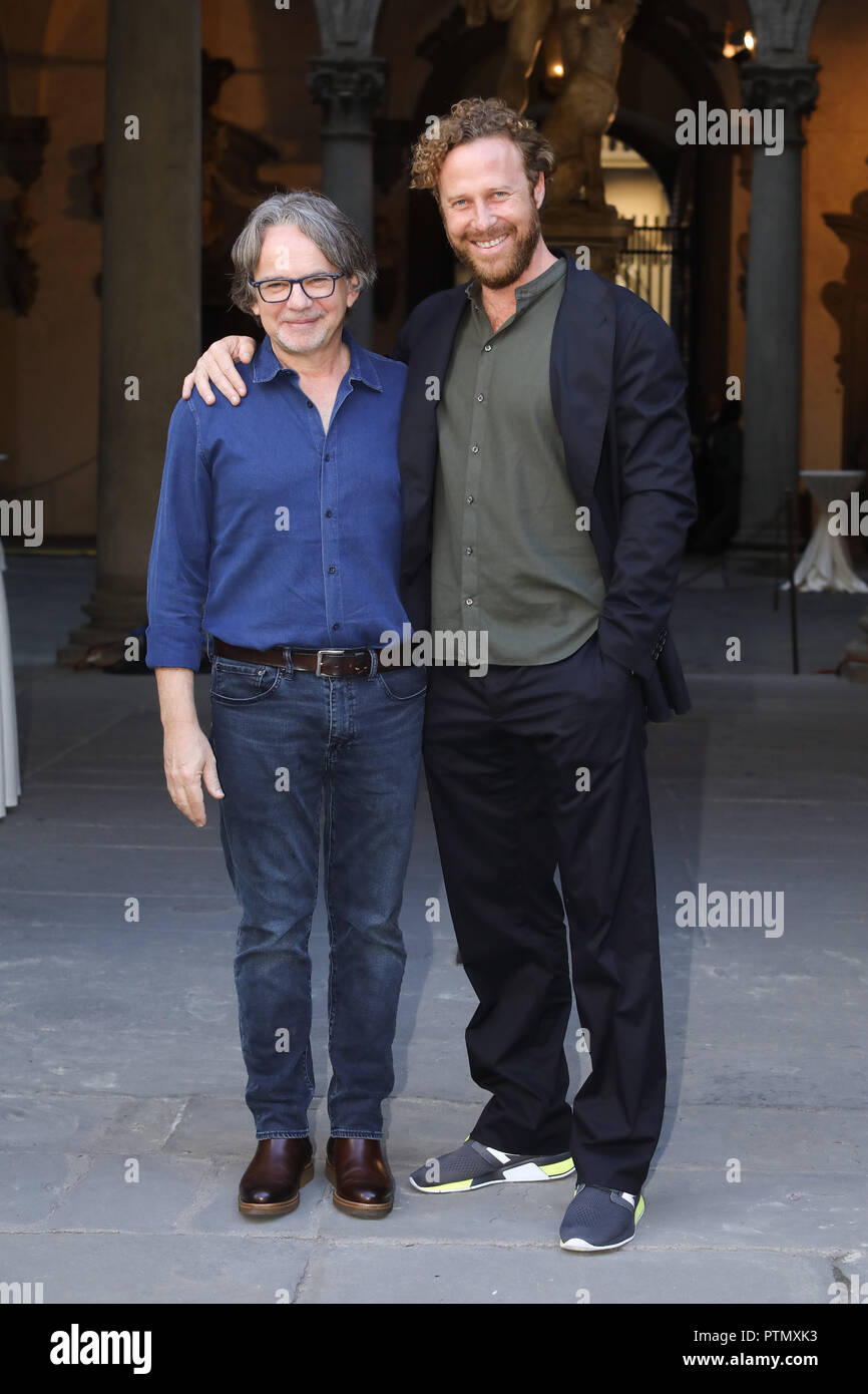 Florenz, Italien. 10 Okt, 2018. Florenz, Palazzo Medici Riccardi, photocall TV-Serie Medici - Die herrlichen '. Im Bild: Jan Michelini und Frank Spotnitz Credit: Unabhängige Fotoagentur/Alamy leben Nachrichten Stockfoto