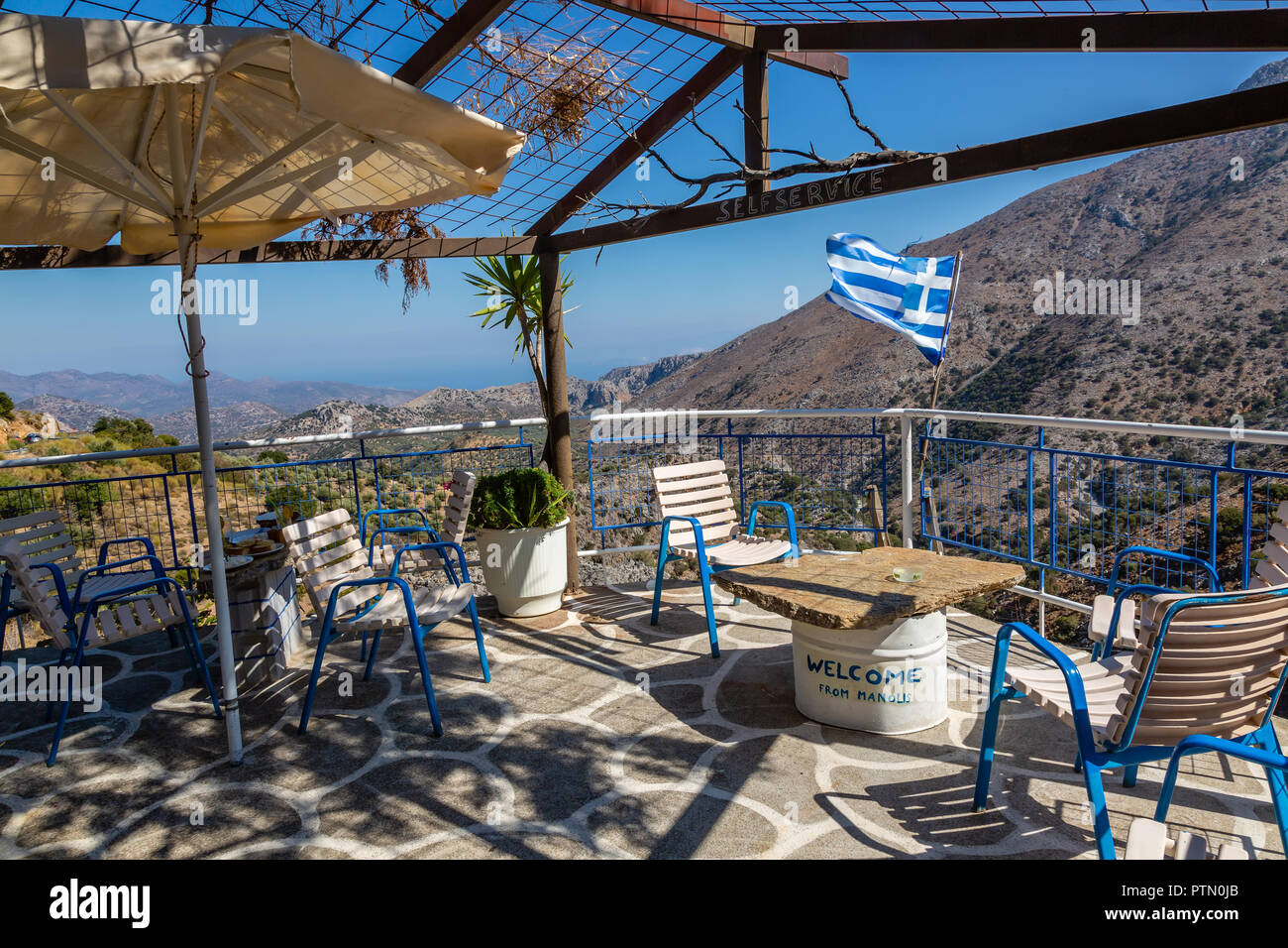 Moutsounas Cafe in die Berge auf der Insel Kreta, Griechenland. Höhe 705 m. Stockfoto