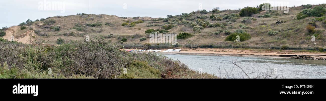 Die Szene wird durch den Fluss in Port Noarlunga Onkaparinga Stockfoto