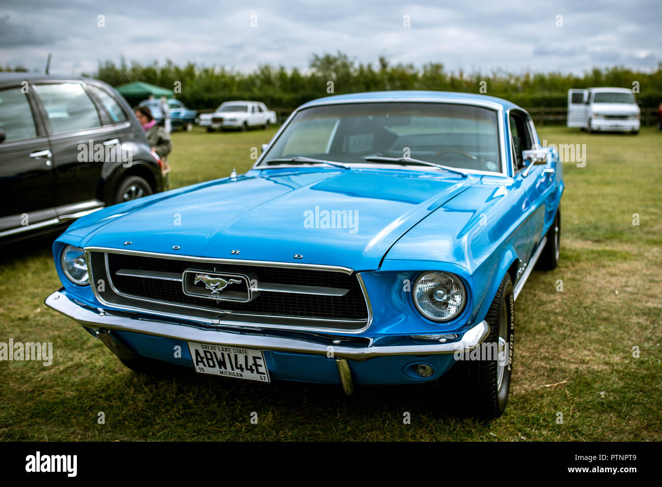 Ford Mustang an einem Auto zeigen. Stockfoto