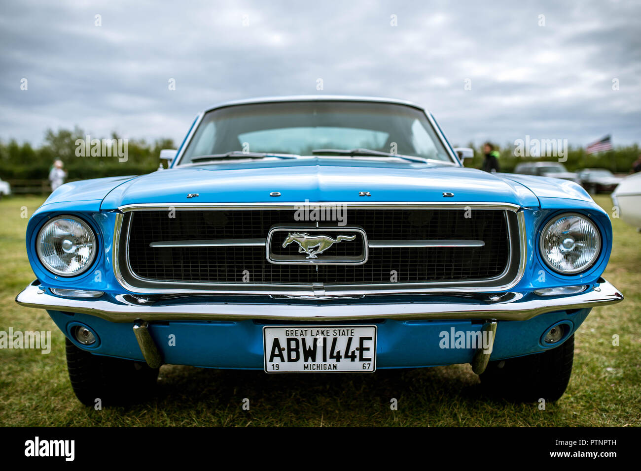 Ford Mustang an einem Auto zeigen. Stockfoto