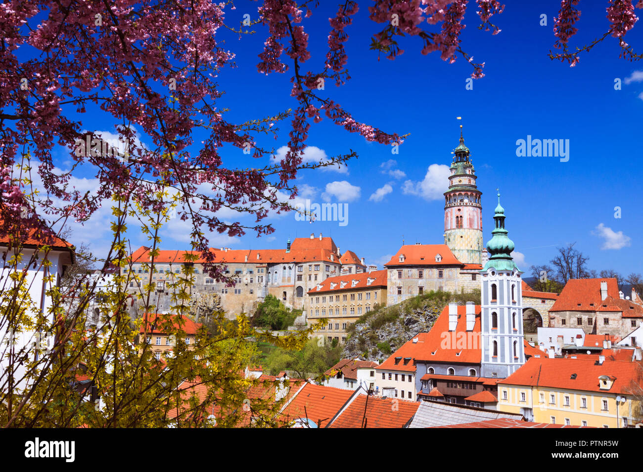 Cesky Krumlov S db hmen Tschechische Republik Panoramablick Auf Die cesky-krumlov-s-db-hmen-tschechische-republik-panoramablick-auf-die