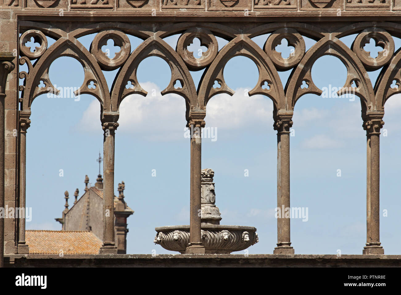 Gotische Architektur Detail in der alten Päpstlichen Palast, Viterbo, Italien Stockfoto