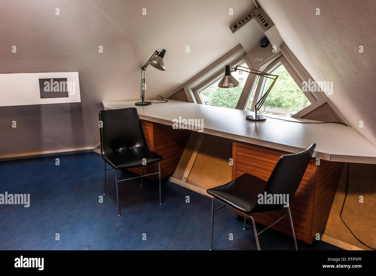 Zimmer im Kijk-Kubus (Show-Cube) - möblierte Museum Haus, das speziell für die Besucher errichtet Stockfoto