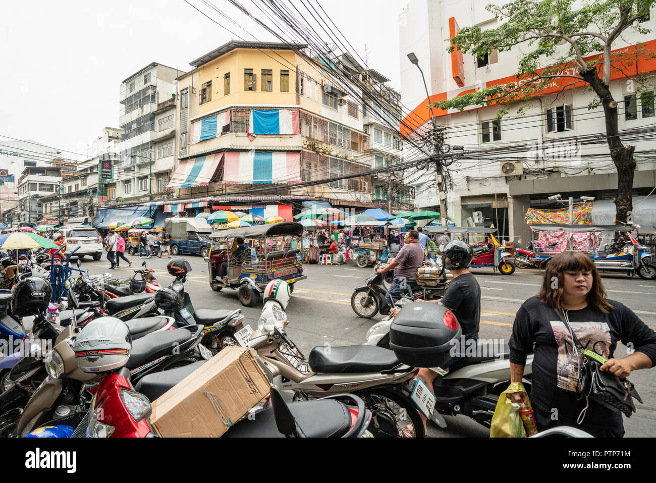 Der Verkehr auf den Straßen im Zentrum von Bangkok, Thailand Stockfoto