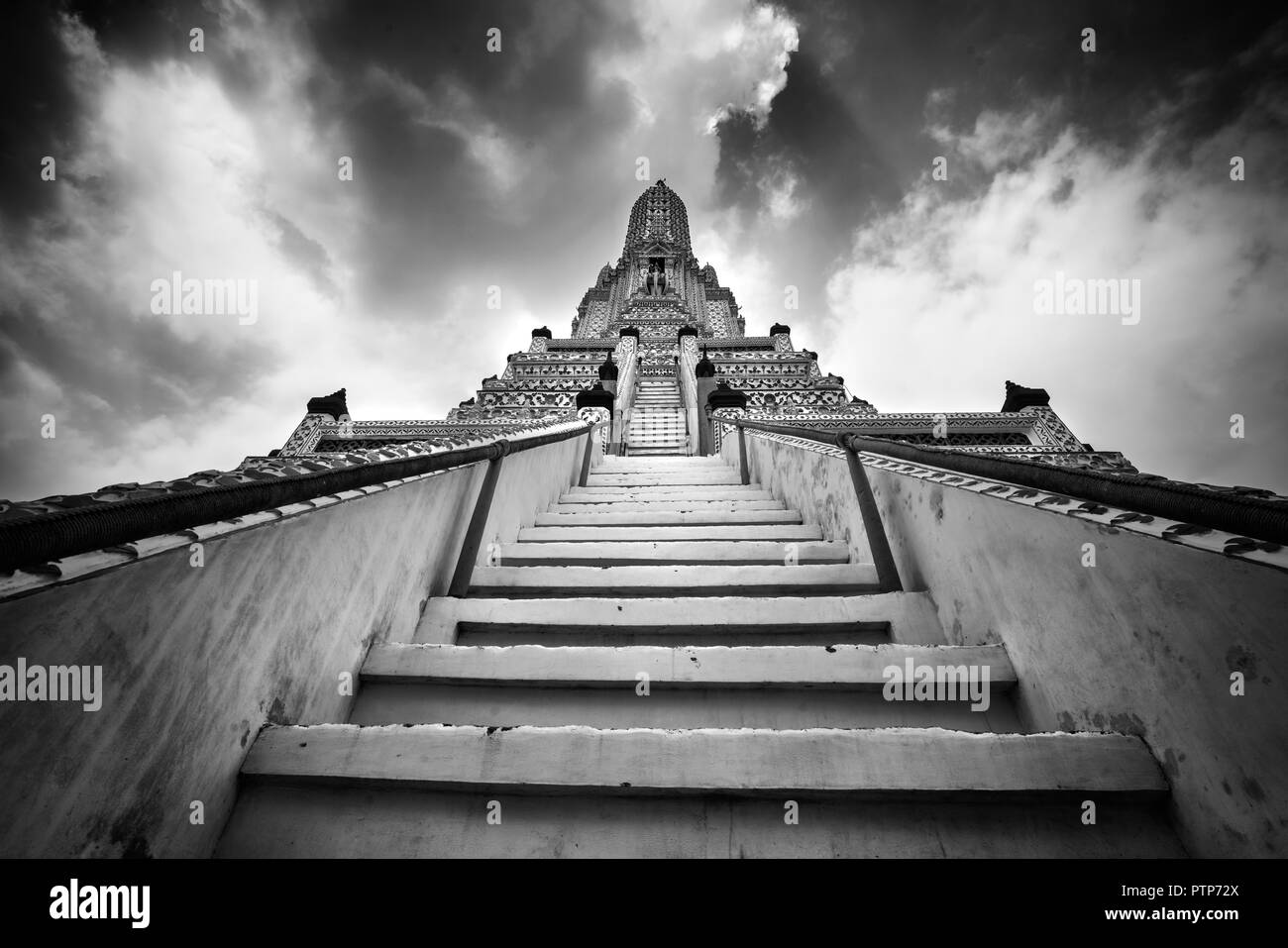 Die Treppe im Wat Arun Tempel in Bangkok, Thailand Stockfoto