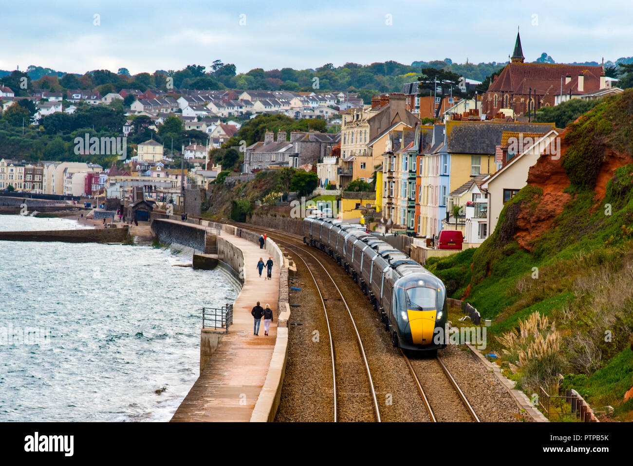 DAWLISH, Devon, Großbritannien - 04 Okt 2018: Gwr Klasse800/802 High Speed Train nördlich von Exmouth entfernt. Stockfoto