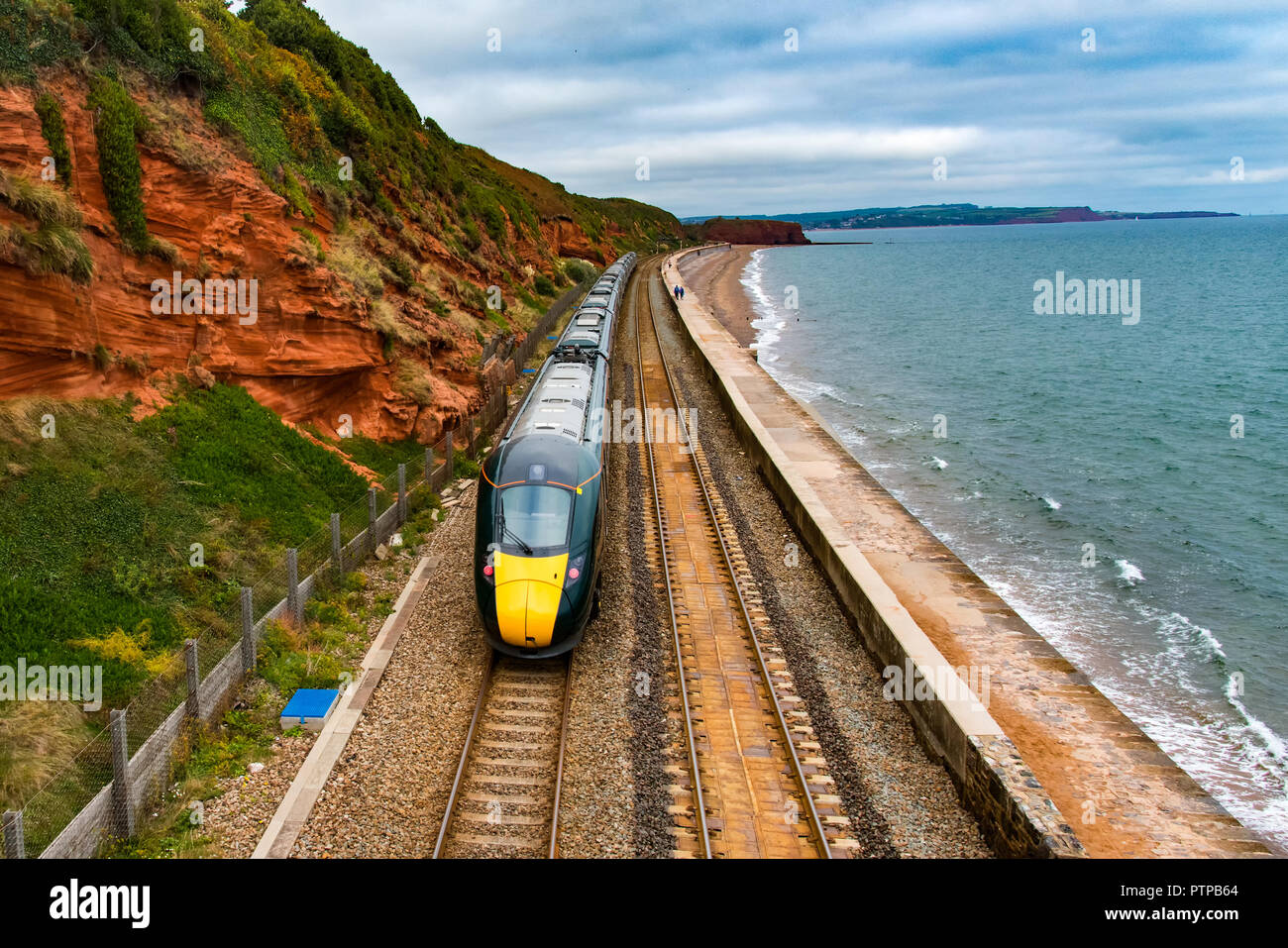 DAWLISH, Devon, Großbritannien - 04 Okt 2018: Gwr Klasse800/802 High Speed Train nördlich von Exmouth entfernt. Stockfoto