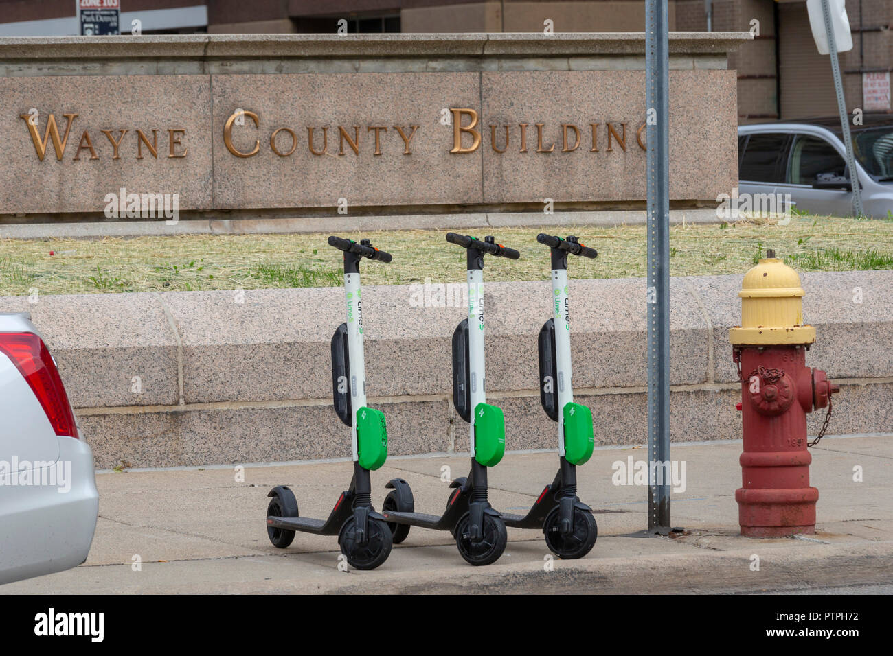 Detroit, Michigan - Kalk - S elektrische Motorroller mieten. Stockfoto