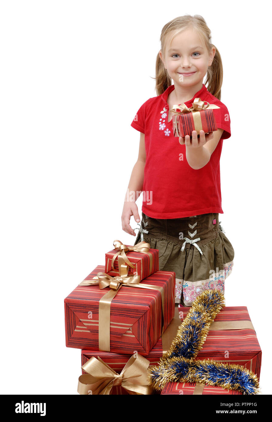 Süße kleine Mädchen mit Weihnachten Geschenke auf einem weißen Hintergrund, isoliert Stockfoto