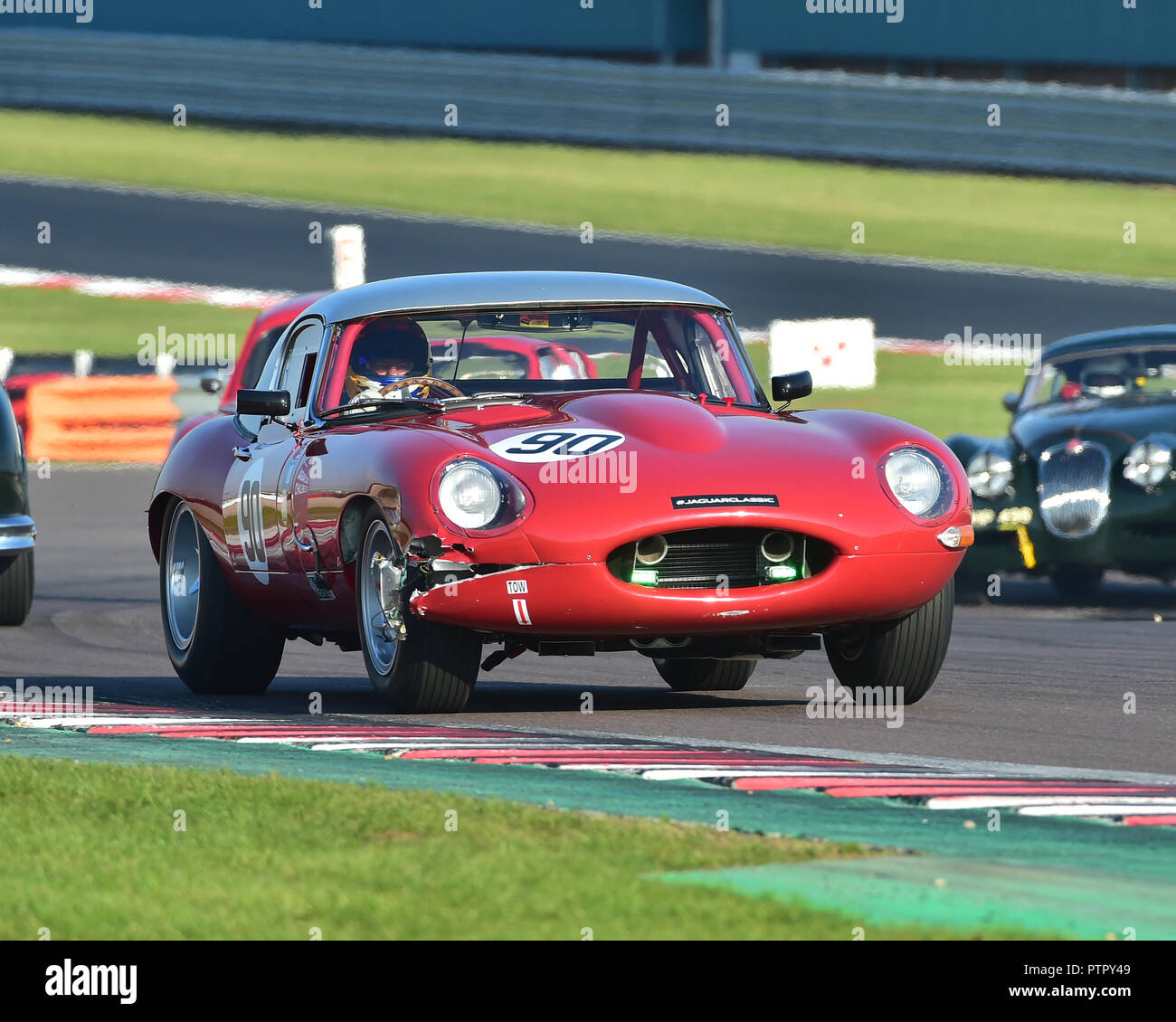 Sandy Watson, Andrew Kirkaldy, Jaguar E-Type, Jaguar Classic Challenge, Pre-66 Jaguar Cars, Donington historische Festspiele, 2018, laufender Motor, Motor spo Stockfoto