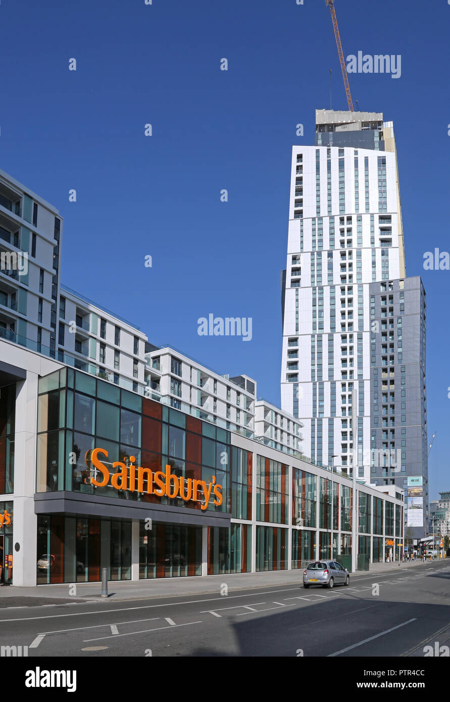 Die neun Elms Punkt Entwicklung im Vauxhall, London. Die ehemaligen Supermarkt Ort saniert 630 Wohnungen, Geschäfte und eine Tiefgarage. Stockfoto