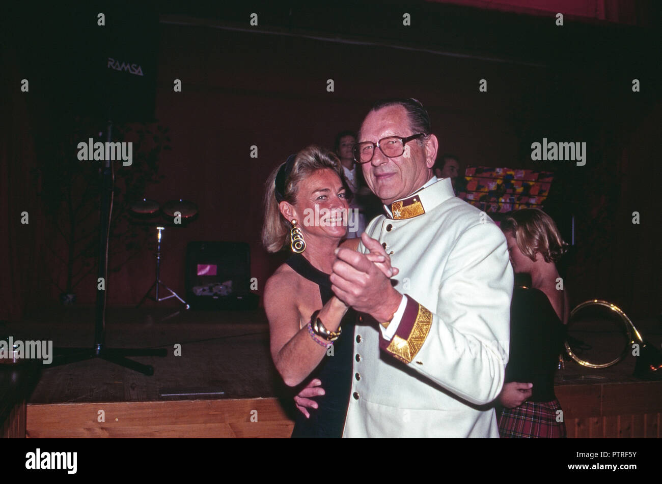 wallpapers Baroness Sybille De Selys Longchamps https www alamy de dieter baron malsen ponickau mit baroness sybille de selys longchamps in schloss osterberg deutschland 1998 baron dieter von malsen ponickau mit baroness sybille de selys longchamps am osterberg schloss deutschland 1998 image221792983 html
