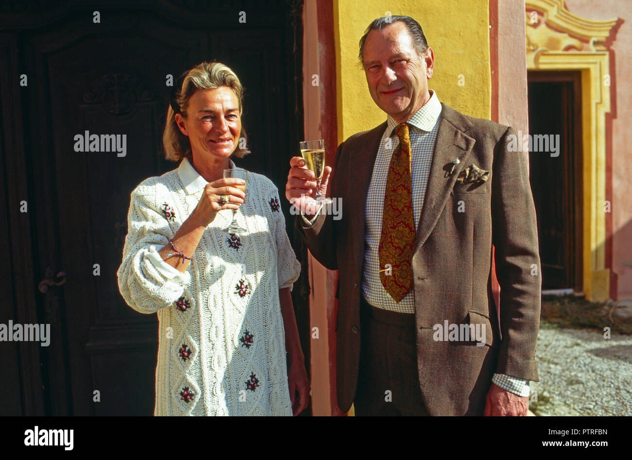 pic Baroness Sybille De Selys Longchamps https www alamy de dieter baron malsen ponickau mit baroness sybille de selys longchamps in schloss osterberg deutschland 1998 baron dieter von malsen ponickau mit baroness sybille de selys longchamps am osterberg schloss deutschland 1998 image221793145 html