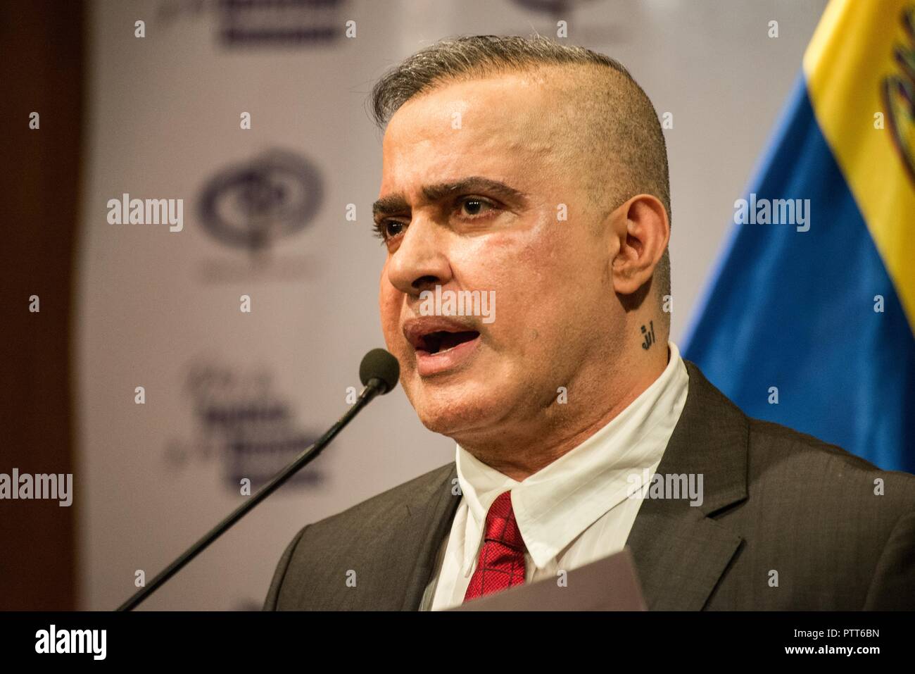 Caracas. Venezuela. 10.Oktober 2018. Der Attorney General von Venezuela, Tarek William Saab, nimmt an einer Pressekonferenz gab er Details über den Tod des Oppositionsführers Fernando Albán, der am vergangenen Montag in der Zentrale der Bolivarischen Nachrichtendienst in Caracas aufgetreten. (Marcos Salgado/Alamy Live News). Stockfoto