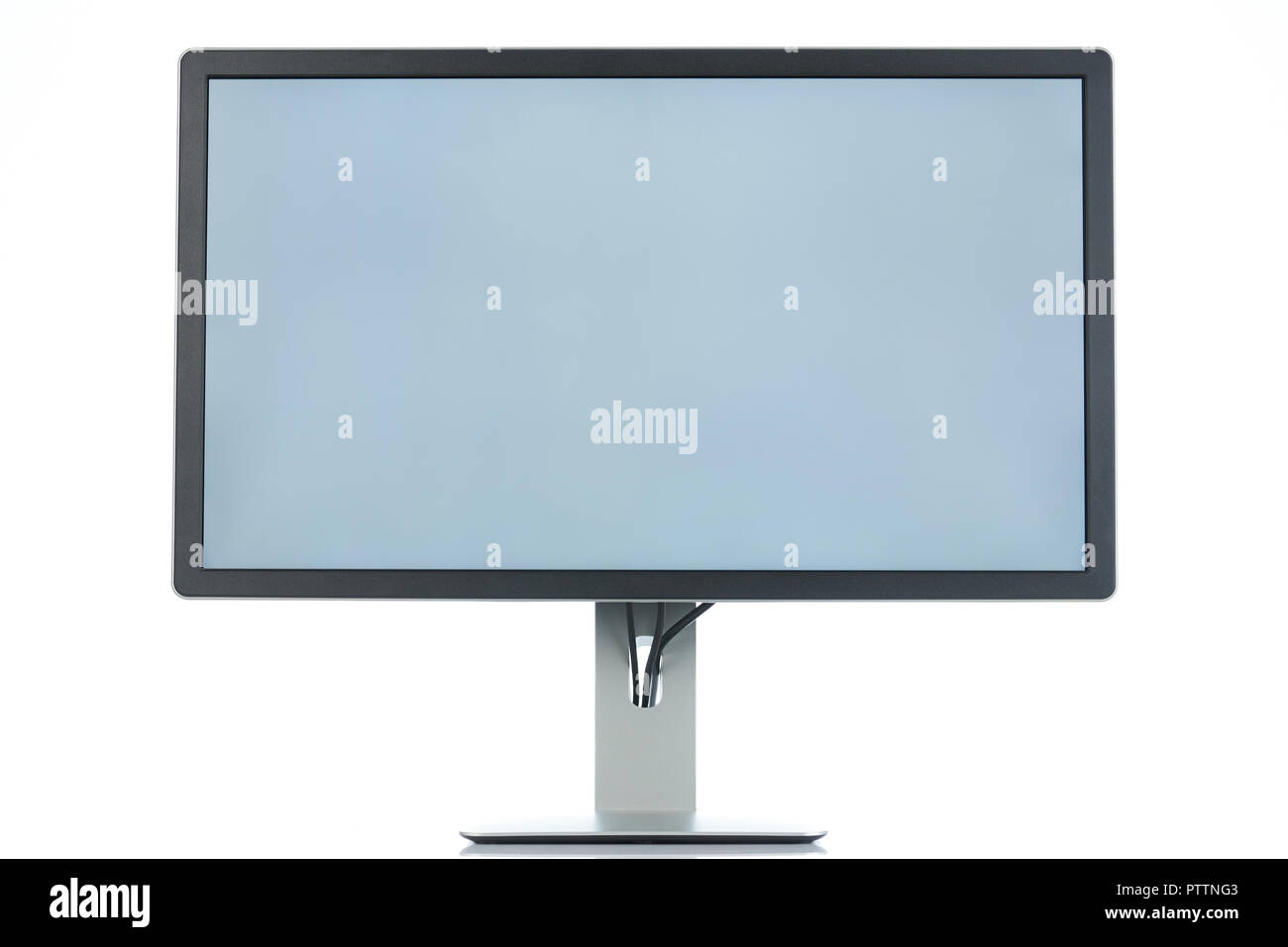Vorderansicht des PC-Monitor mit Kabel auf weißem Hintergrund Stockfoto