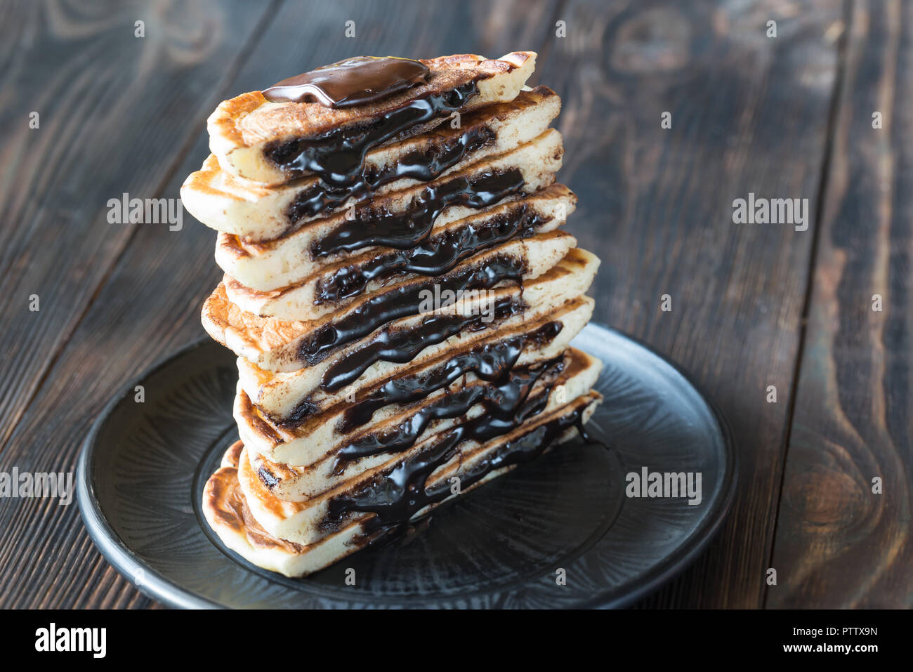 Schokolade gefüllte Pfannkuchen Stockfoto