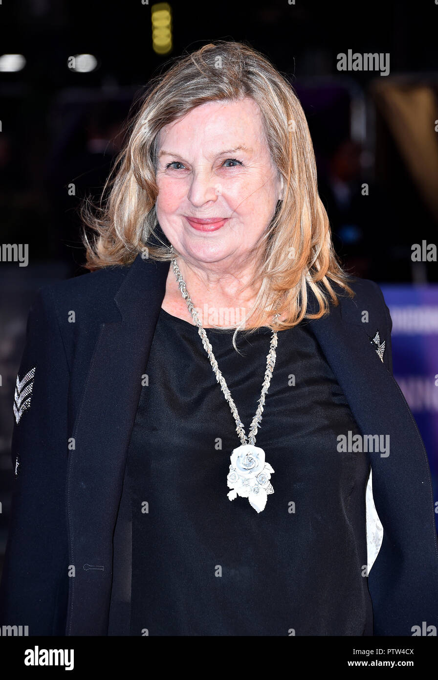 Ann Mitchell anreisen, für die 62 BFI London Film Festival Opening Night Gala Screening von Witwen im Odeon Leicester Square, London statt. Stockfoto