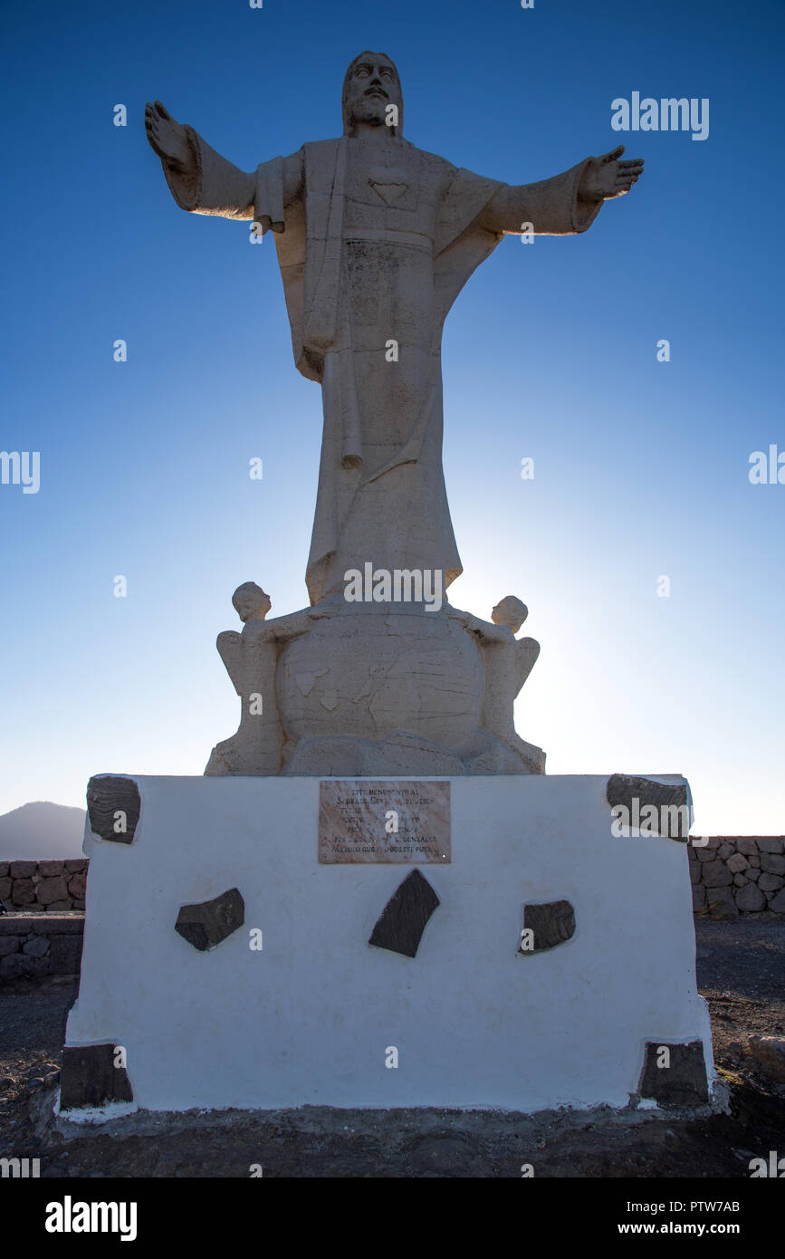 Artenara Gran Canaria - 25 Dezember, 2017. Mirador del Cristo, die Caldera von Tejeda, oben auf den Bergen La Cilla. Die Skulptur auf den Erlöser Stockfoto