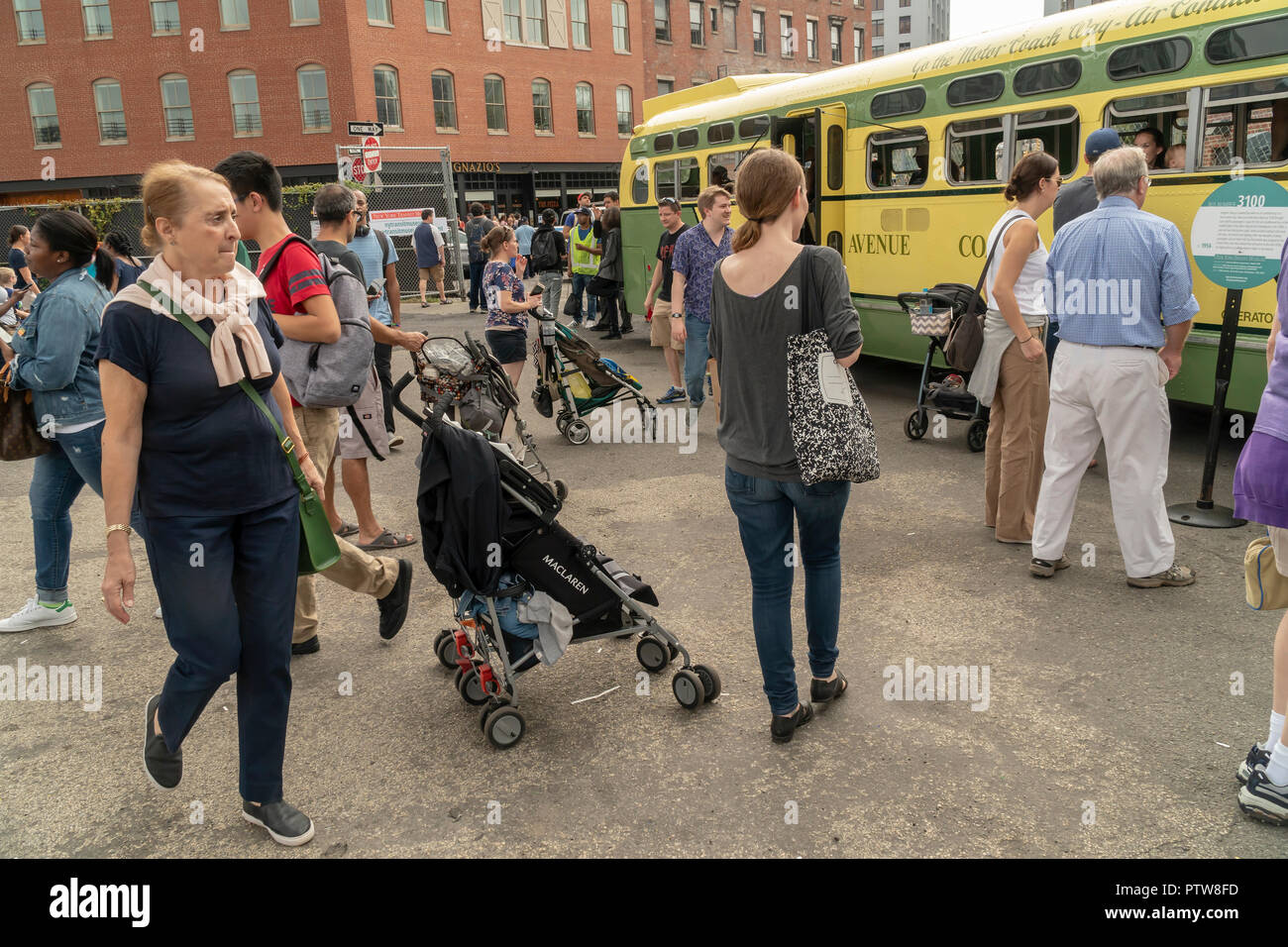 Air Conditioned Bus Stockfotos Und Bilder Kaufen Alamy