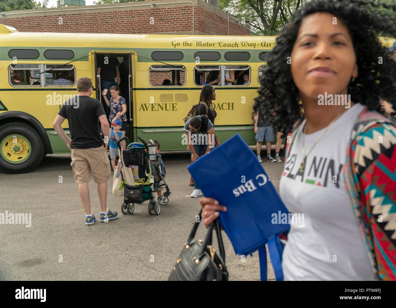 Air Conditioned Bus Stockfotos Und Bilder Kaufen Alamy