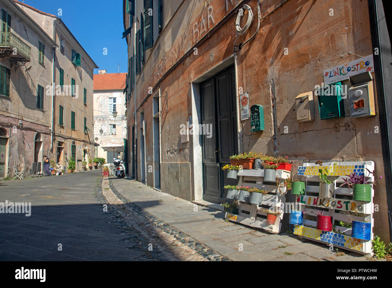 Straße in Finalborgo, der Altstadt von Finale Ligure Stockfoto