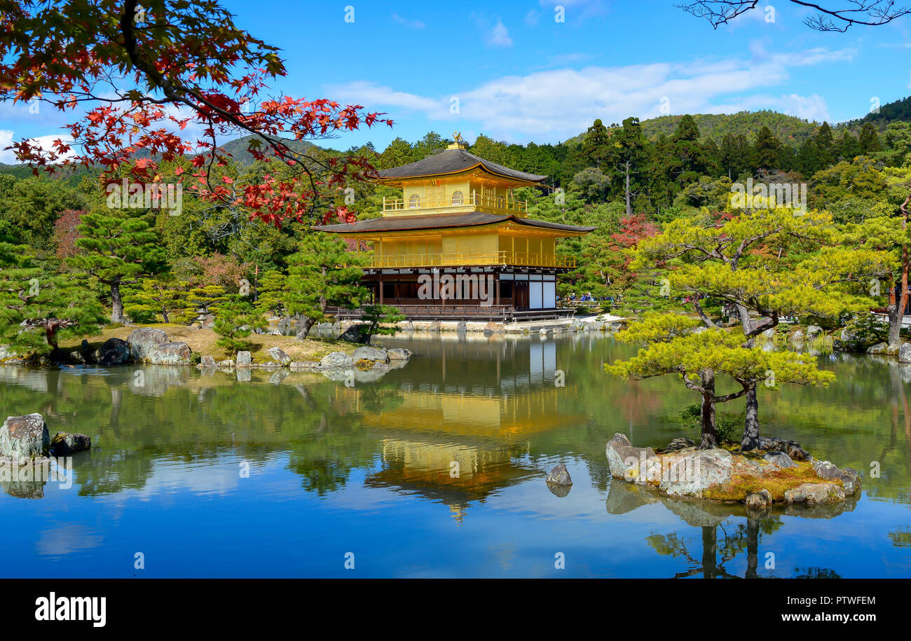 Kinkakuji Goldener Tempel in Kyoto. Reisen nach schönen Japan. Besuchen Sie wunderschöne Kinkaku-ji Plätze der Welt und genießen Sie die einzigartigen Sehenswürdigkeiten unterwegs. Stockfoto