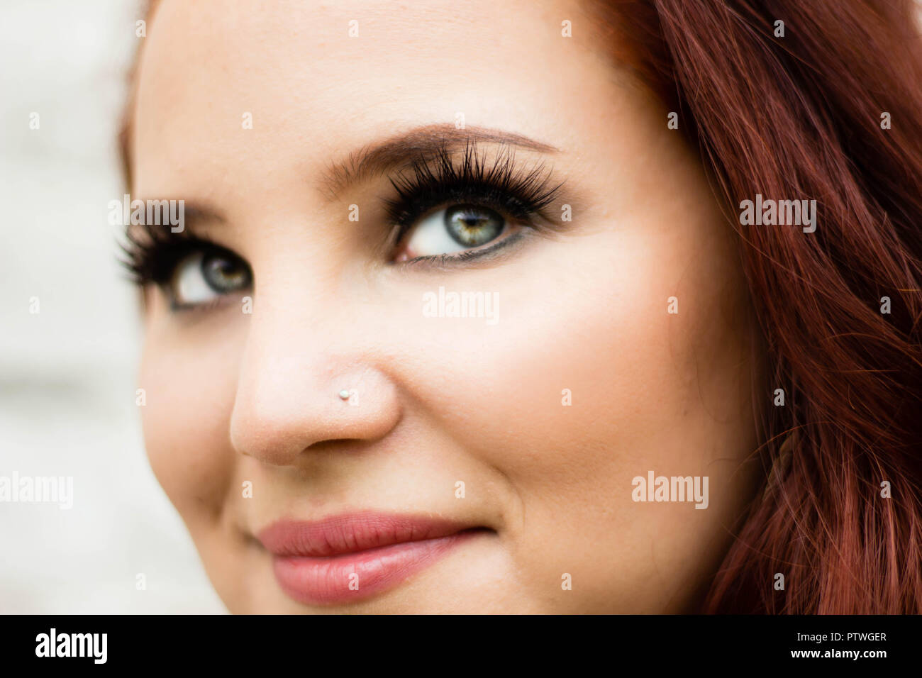 Rot mit grünen Augen Stockfoto