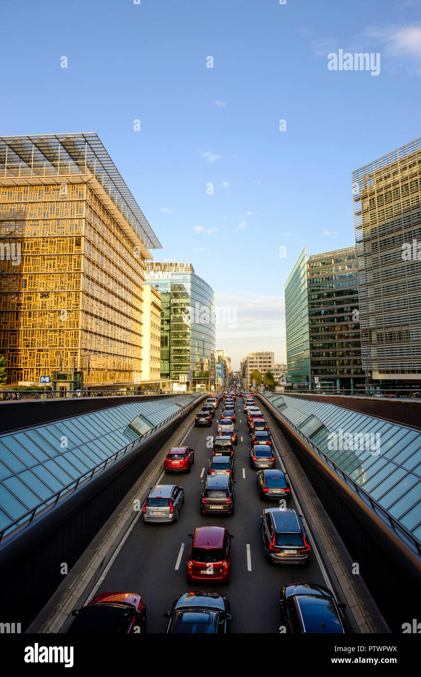 Auto Verkehr, rush hour in der Rue de la Loi, links Europarat, Europäische Kommission, Brüssel, Belgien Stockfoto