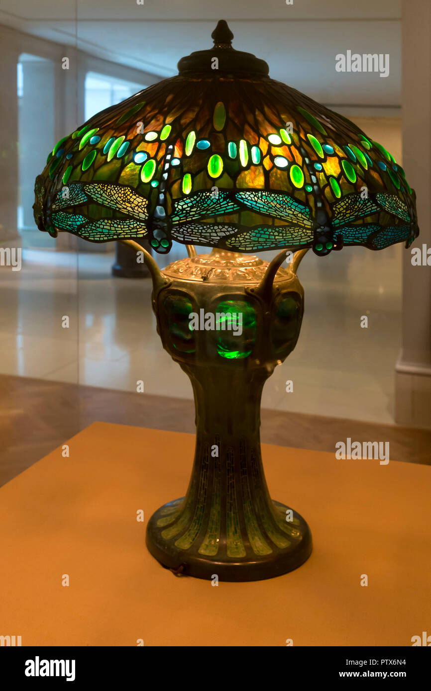 Hängenden Kopf Libelle Schatten auf Mosaik und Turtleback Base, Clara Pierce Wolcott Driscoll, Tiffany Studios, 1906, Kunst Institut von Chicago, Chicago, I Stockfoto