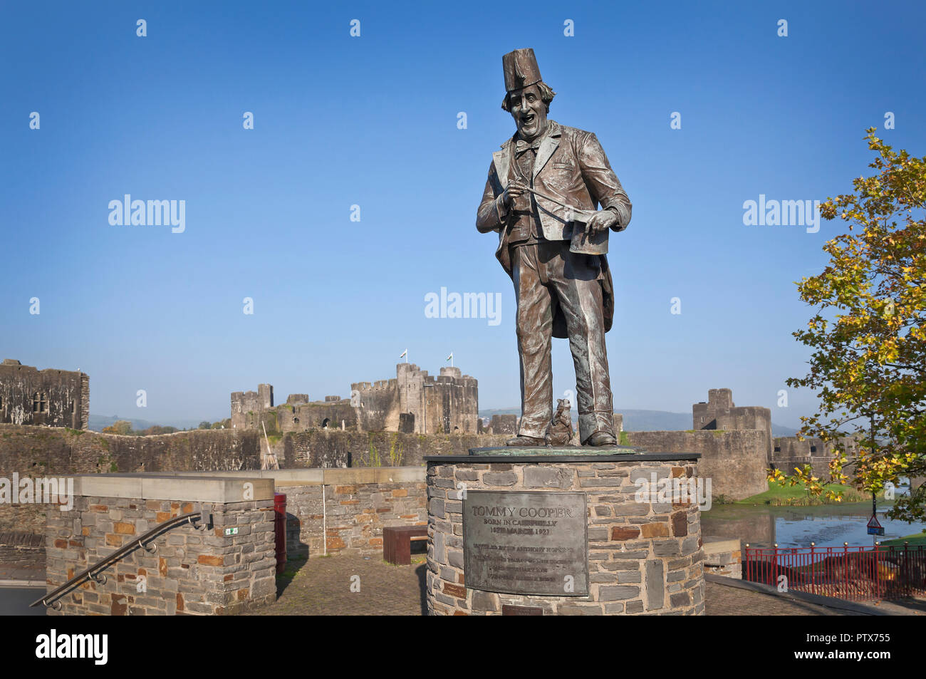 Tommy Cooper Statue in Caerphilly, Wales, Großbritannien Stockfoto