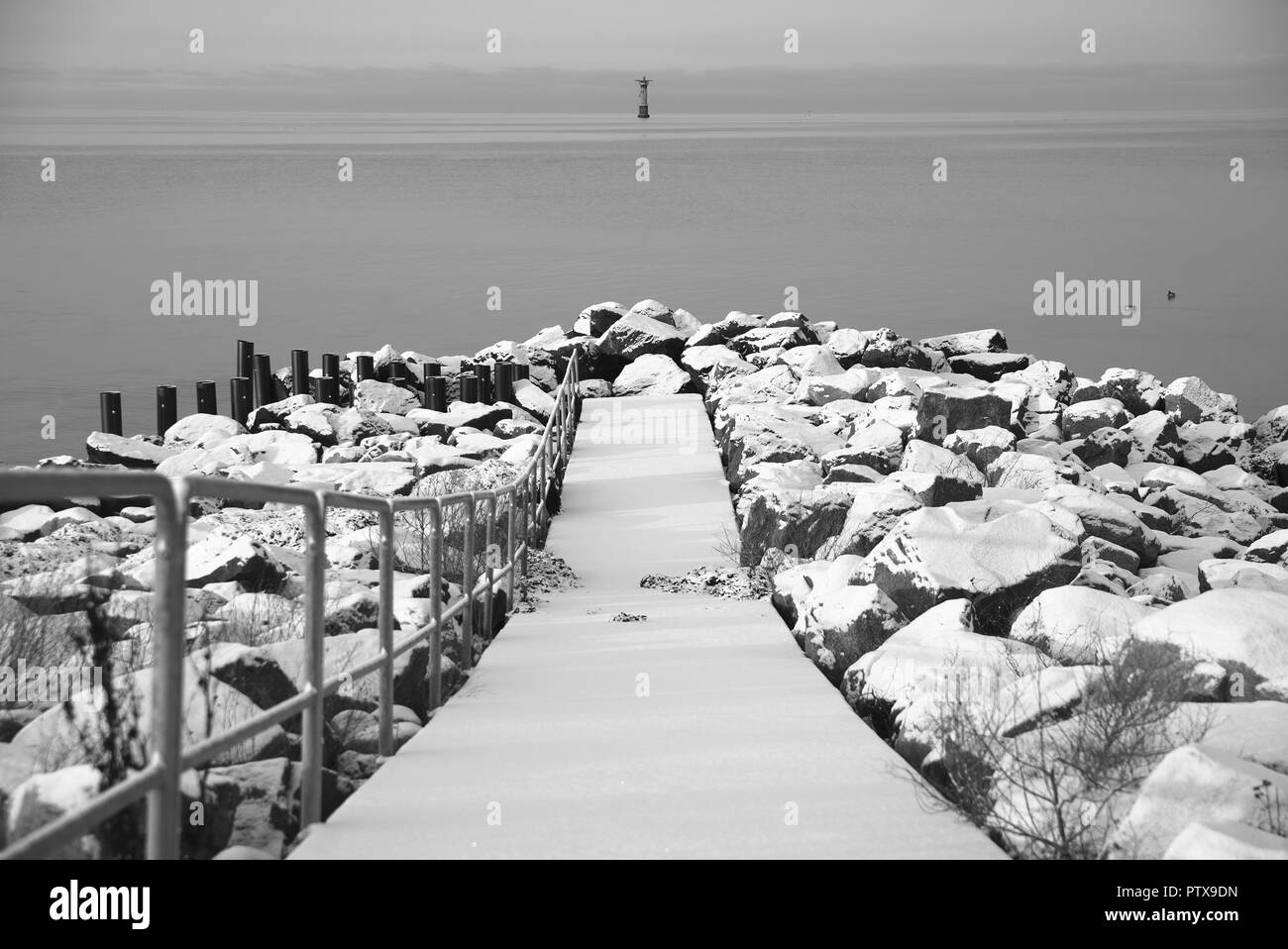 Winterlandschaft mit Meerblick Stockfoto