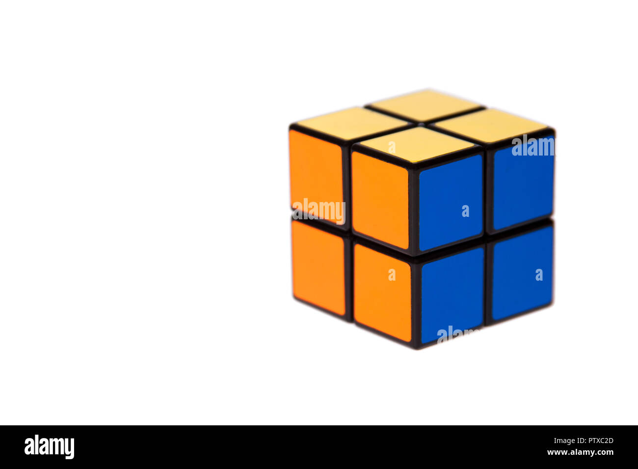 Einfache kleine vier Fliesen Cube einfach Verstand anstrengenderen Puzzle auf weißem Hintergrund, Einfachheit, Benutzerfreundlichkeit Stockfoto