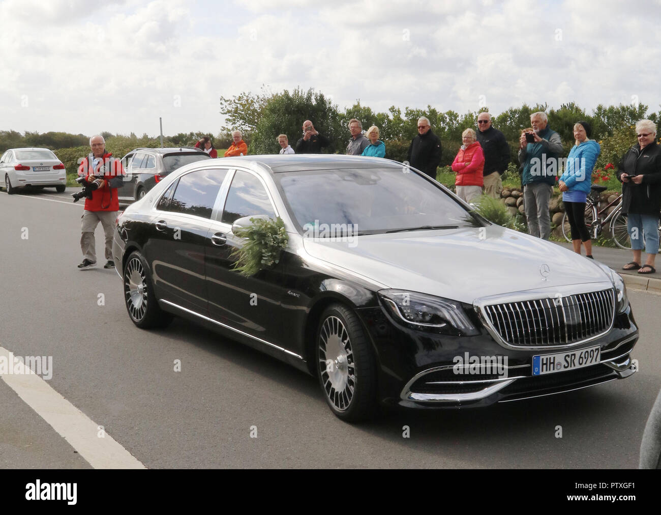 Guido Maria Kretschmer und Frank Mutters feiern ihre Hochzeit auf Sylt in der St. Severin Kirche in Keitum Guido Maria Kretschmer und Frank Mutters feiern Hochzeit auf Sylt in der St. Severin Kirche in Keitum Mit: Guido Maria Kretschmer und Frank Mutters feiern Hochzeit auf Sylt in der St. Severin Kirche in Keitum, Wo: Sylt, Deutschland Wann: 08 Sep 2018 Credit: Starpress/WENN.com Stockfoto