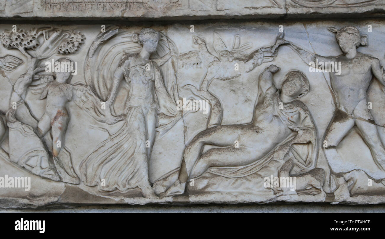 Italien. Pisa. CampoSanto. Römischer Sarkophag. Erleichterung: Mythos von Selene und Endymion. C. 190 CE. Marmor. Vorderseite. Stockfoto