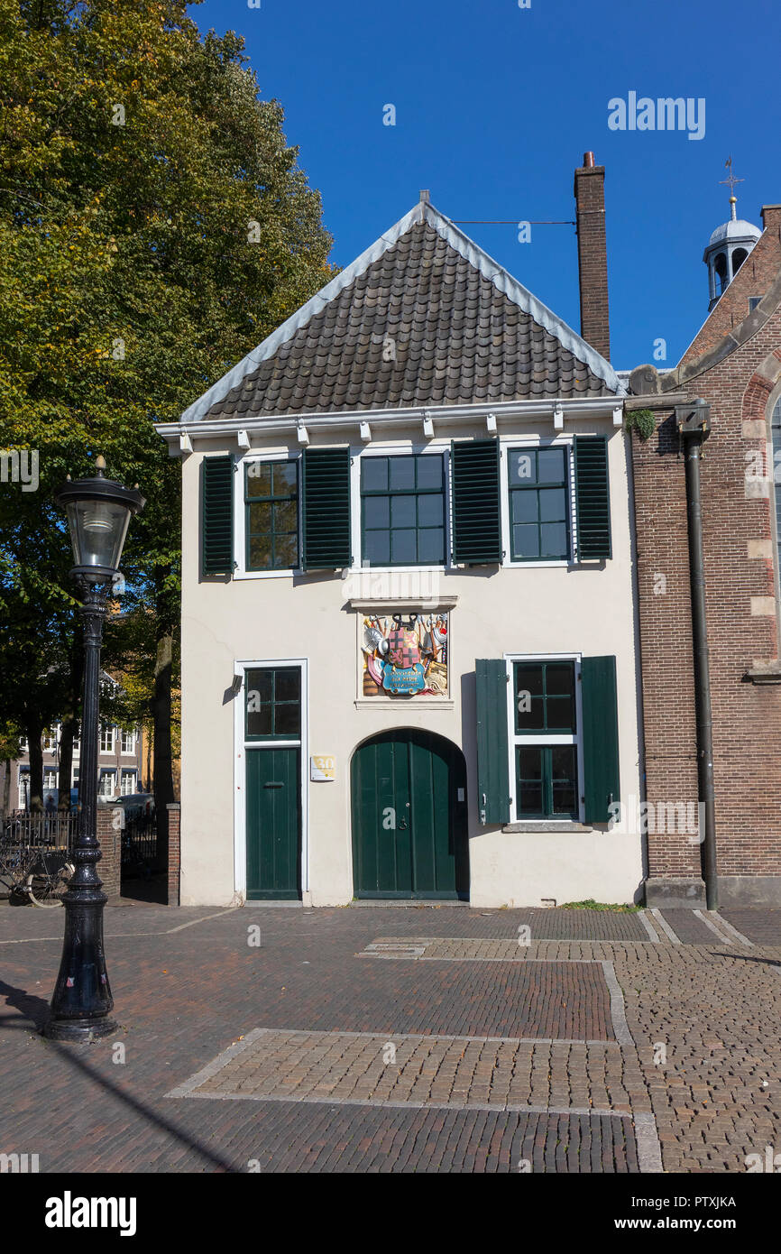 Utrecht, Niederlande - 27 September 2018: monumentale historische Haus Janskerkhof mit dem Konzipieren, Concordia parvae res crescunt, im Wappen der Stockfoto