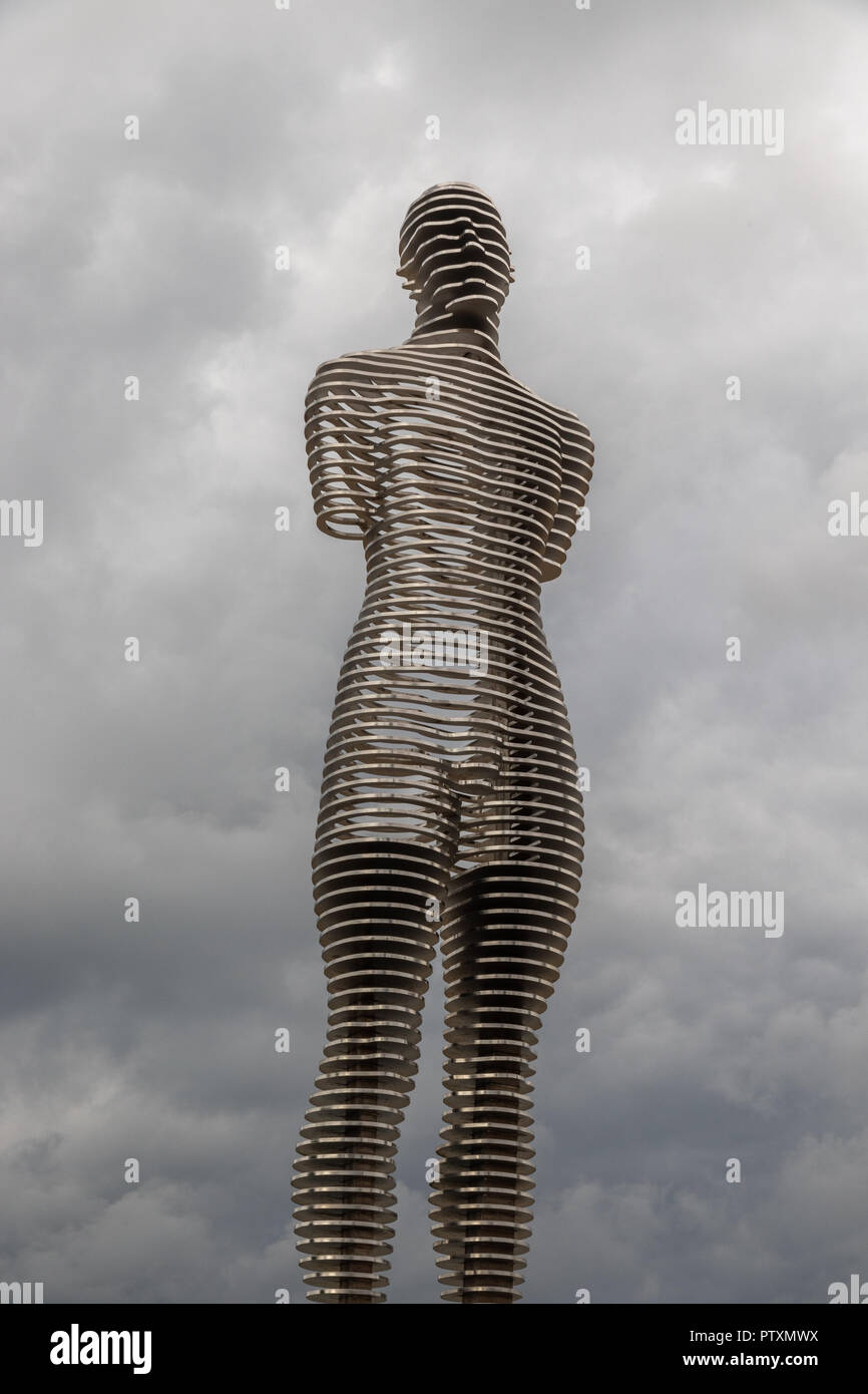 Sich bewegende Skulptur "Ali und Nino" von Tamar in Kvesitadze Batumi‎, Georgien Stockfoto