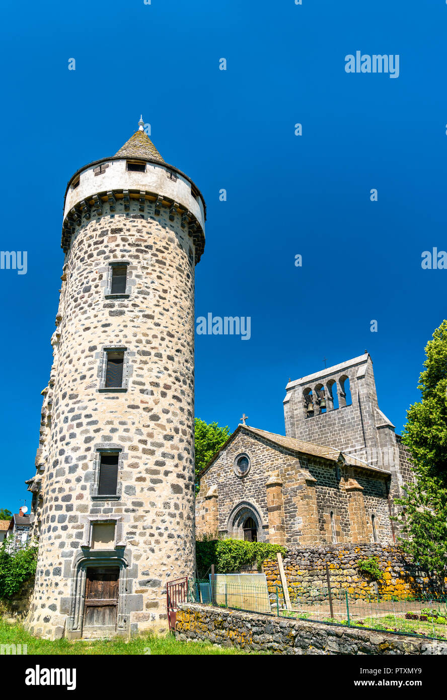 Burg Turm in Roffiac Dorf, Frankreich Stockfoto