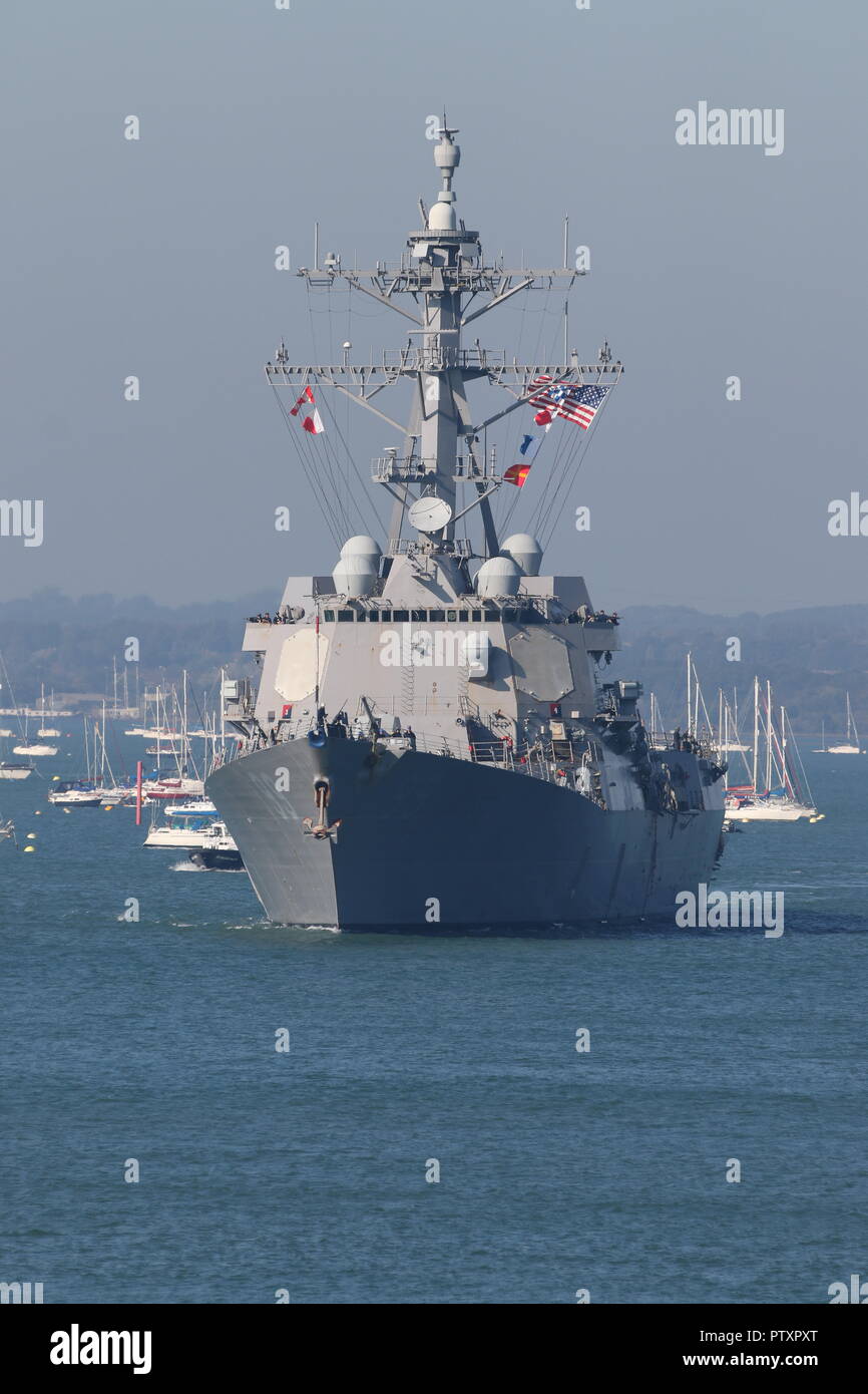 USS Farragut, ein Lenkwaffen-zerstörer, Abfahrt Portsmouth, UK, 10. Oktober 2018 den Flugzeugträger USS Harry S Truman auf NATO-Übungen zu verbinden Stockfoto