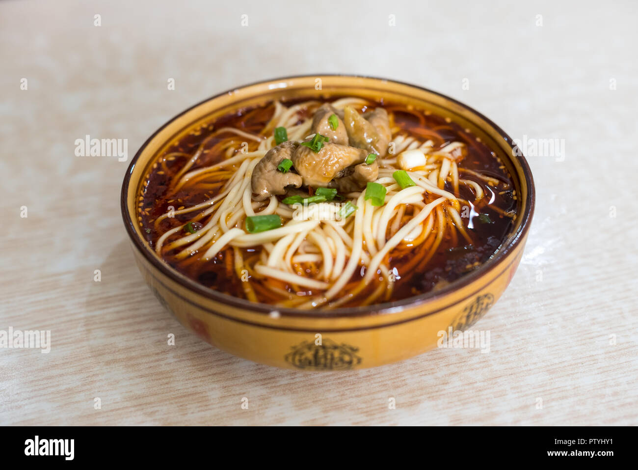 Feichang mian Kutteln Nudeln in eine Schüssel in Sichuan, China Stockfoto
